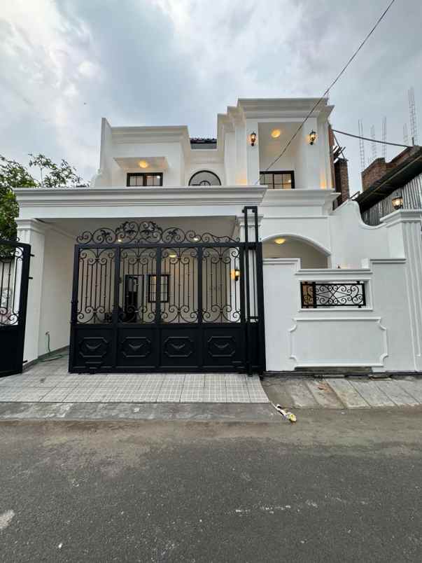 dijual rumah joglo kembangan