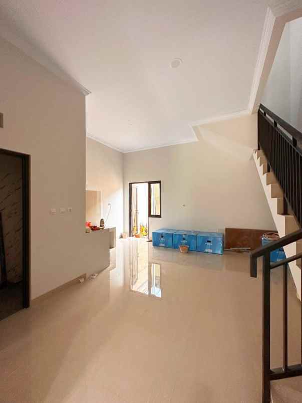 dijual rumah kalisari