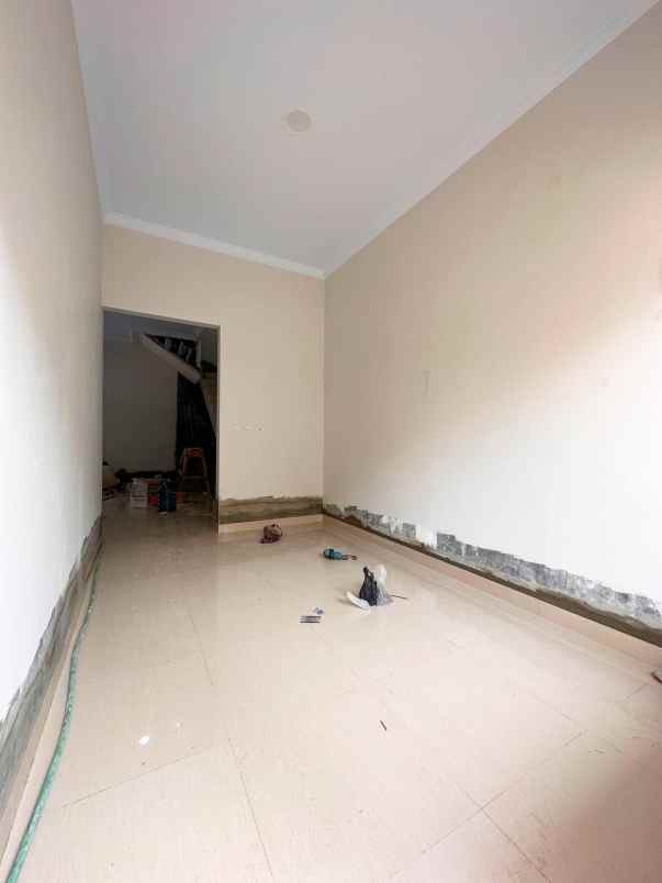 dijual rumah kalisari