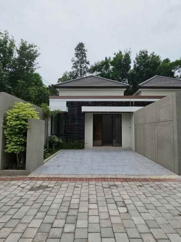 dijual rumah kaliurang km 12 5