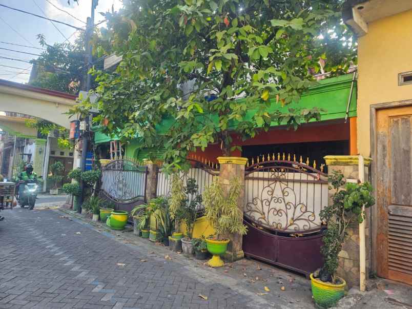 dijual rumah karangpilang