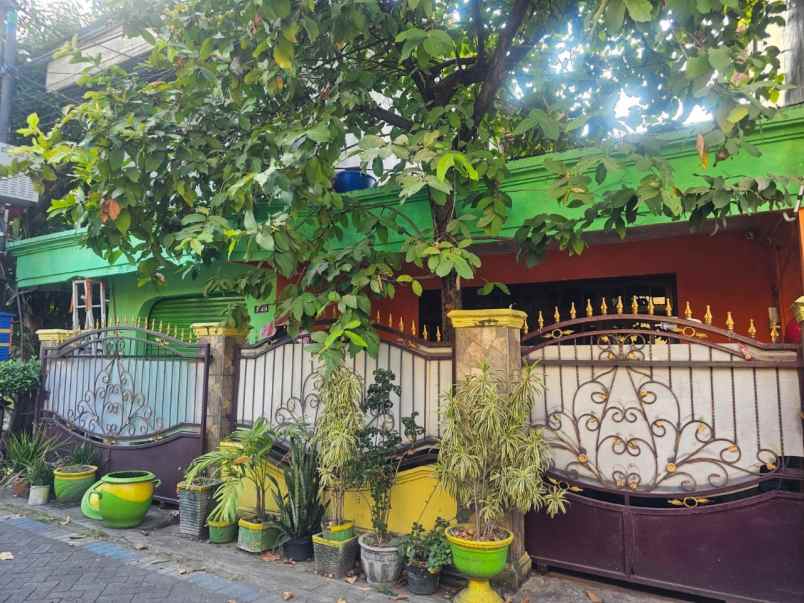 dijual rumah karangpilang