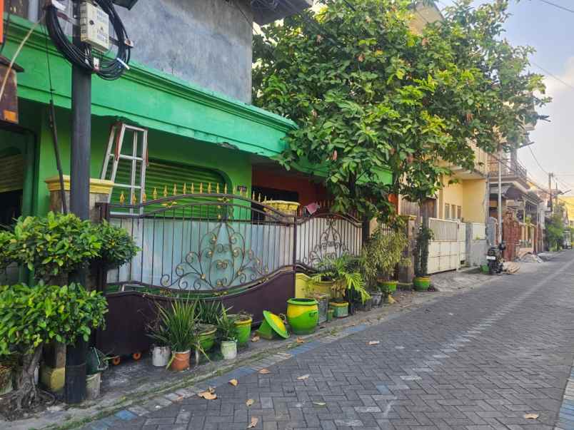 dijual rumah karangpilang