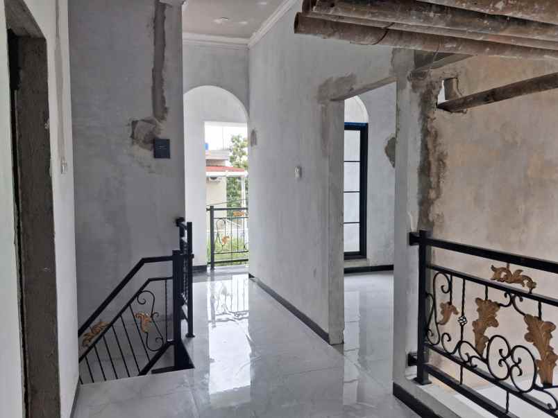 dijual rumah karangrejo banyumanik