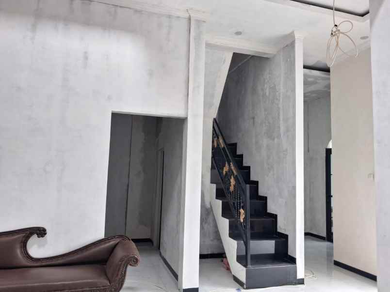 dijual rumah karangrejo banyumanik