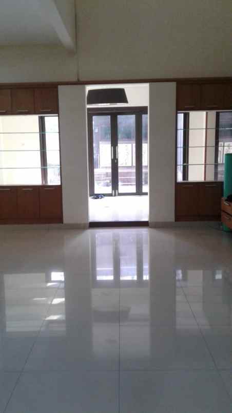 dijual rumah karawaci