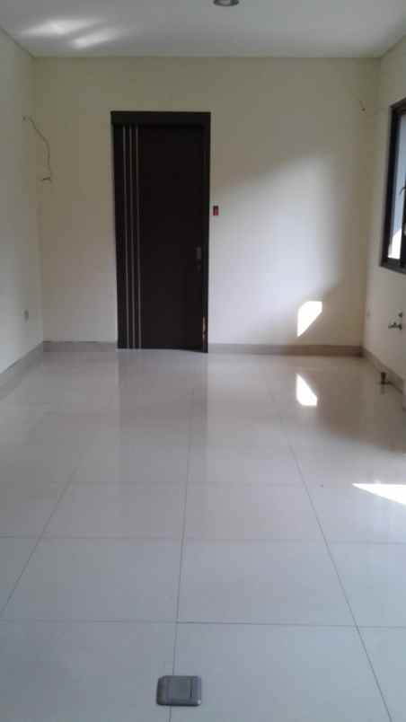 dijual rumah karawaci