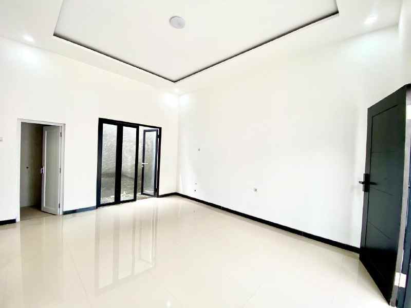 dijual rumah kebraon