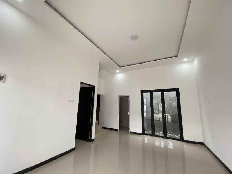 dijual rumah kebraon