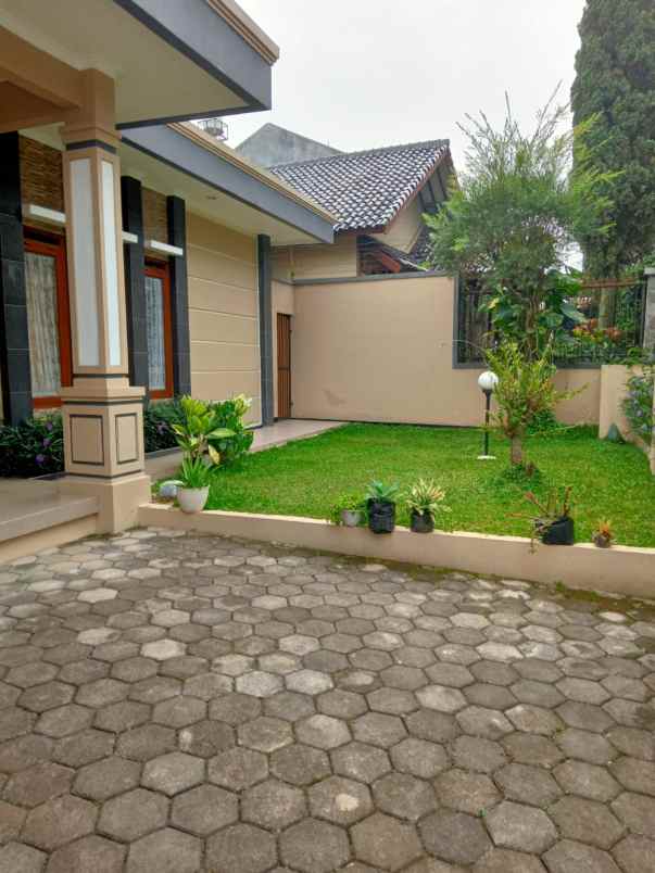 dijual rumah kel sariwangi kec