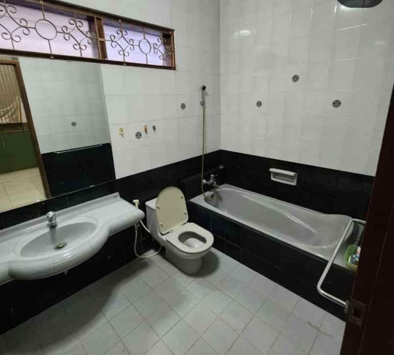 dijual rumah kertajaya indah