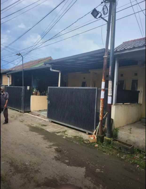 dijual rumah komplek bumi atlet cibiru