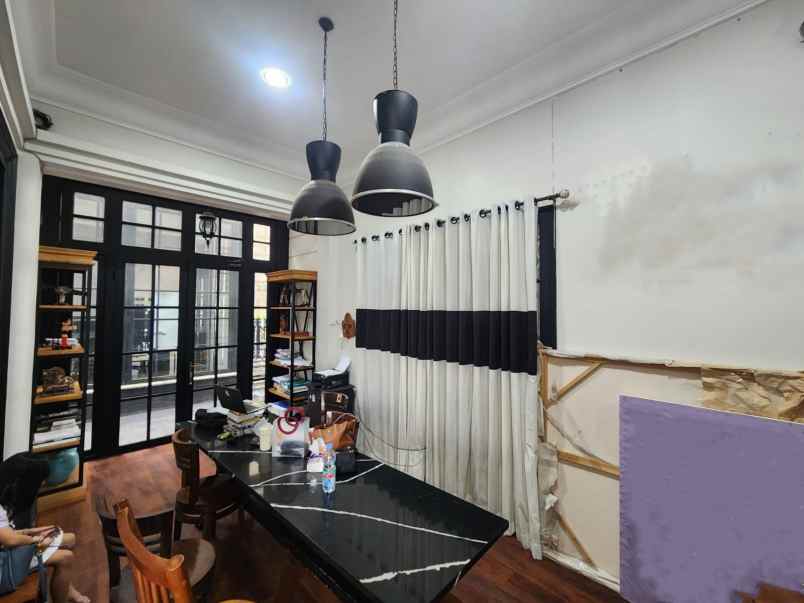 dijual rumah komplek cemara asri