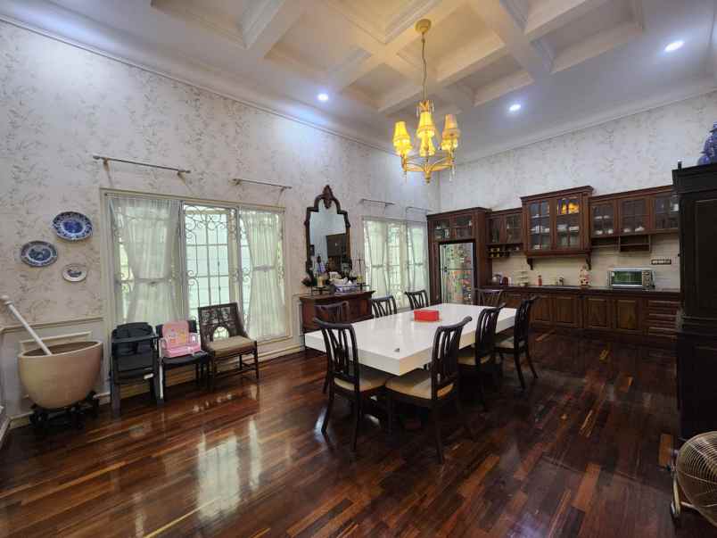 dijual rumah komplek cemara asri