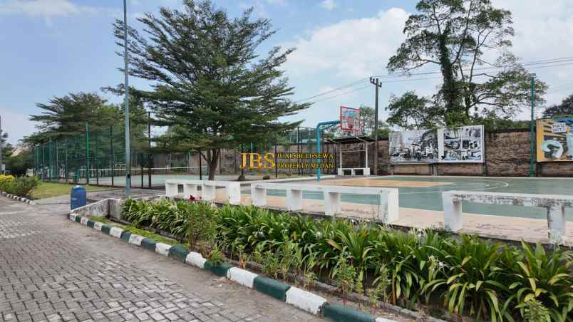 dijual rumah komplek cemara hijau jalan