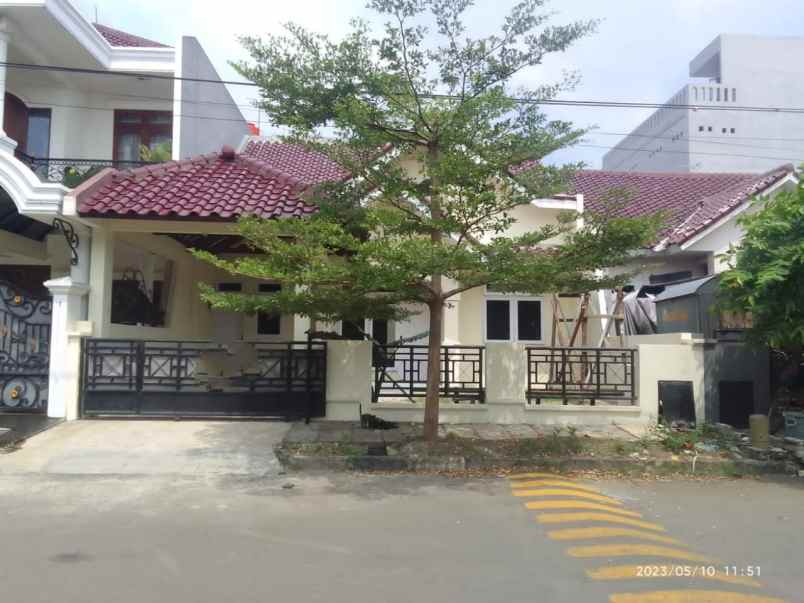 dijual rumah komplek duta harapan