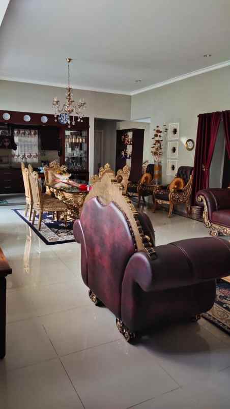 dijual rumah komplek graha puspa