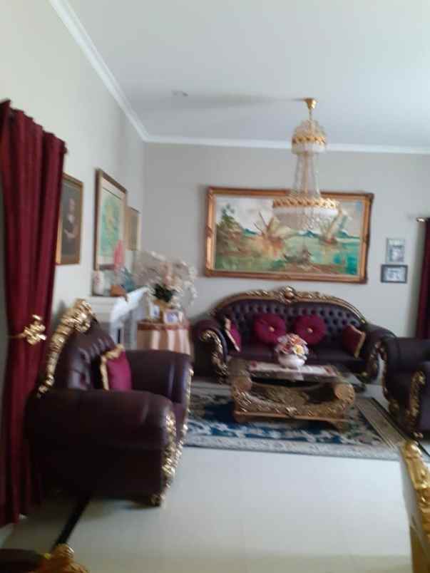 dijual rumah komplek graha puspa