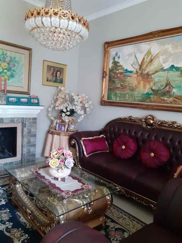 dijual rumah komplek graha puspa