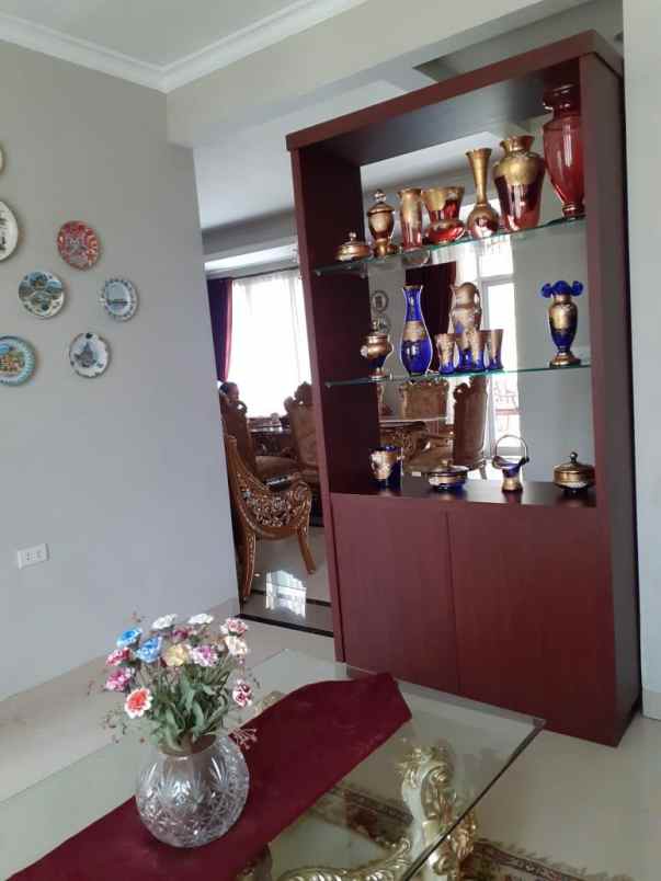 dijual rumah komplek graha puspa