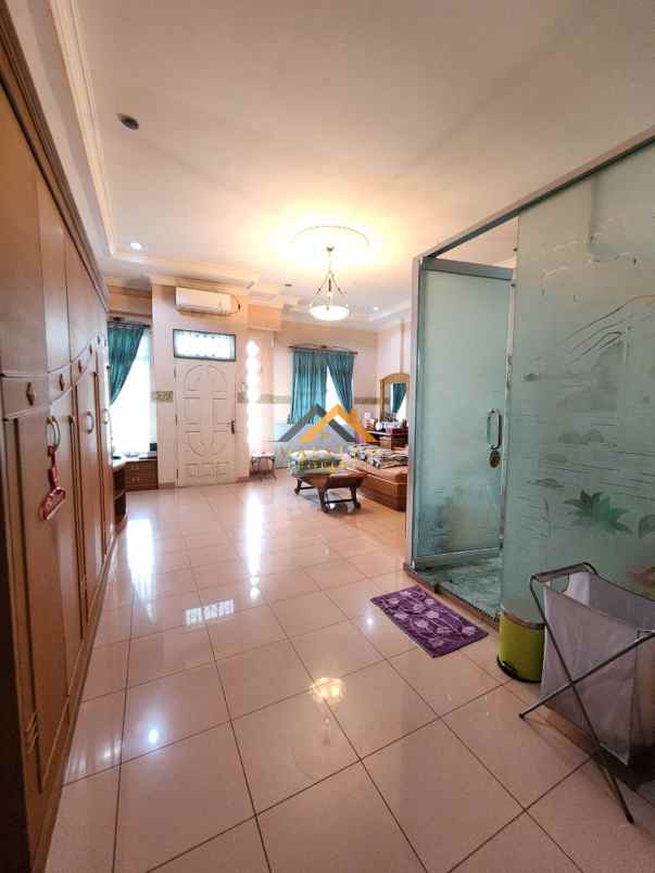 dijual rumah komplek griya riatur jl t