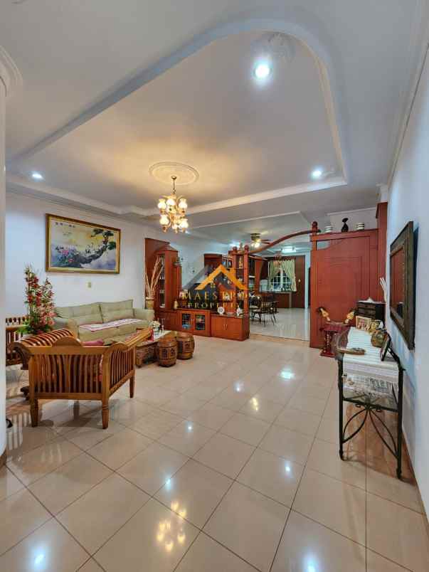 dijual rumah komplek griya riatur jl t