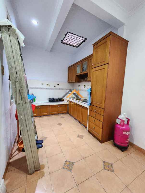 dijual rumah komplek griya riatur jl t