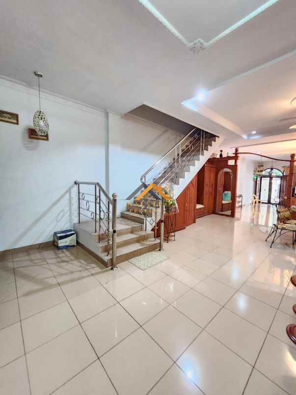 dijual rumah komplek griya riatur jl t