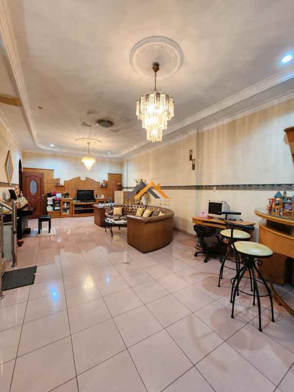 dijual rumah komplek griya riatur jl t