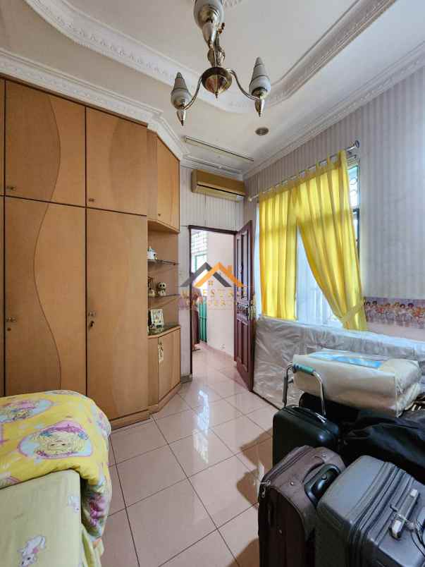 dijual rumah komplek griya riatur jl t