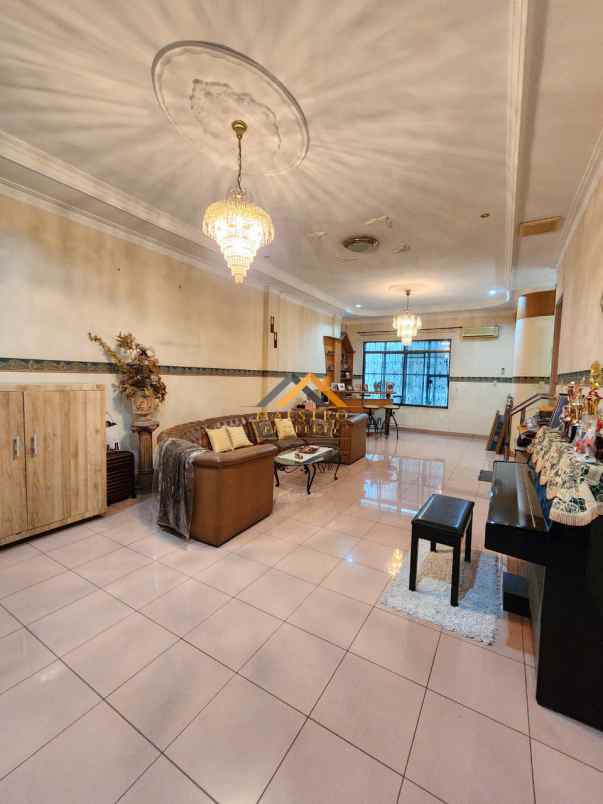dijual rumah komplek griya riatur jl t