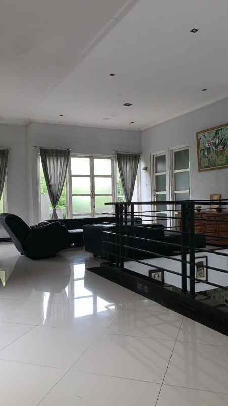 dijual rumah komplek kemang pratama