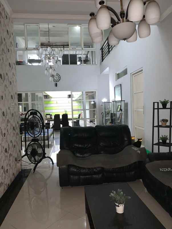 dijual rumah komplek kemang pratama