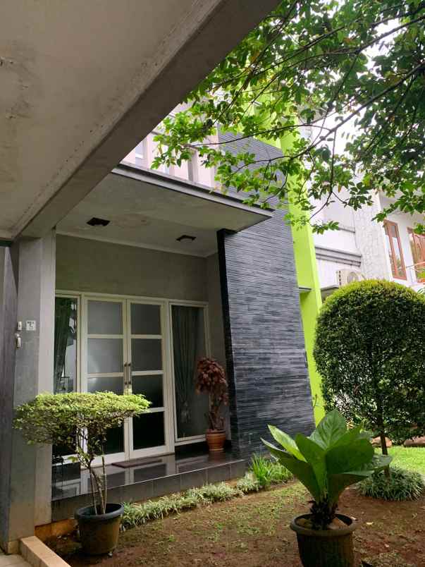 dijual rumah komplek kemang pratama