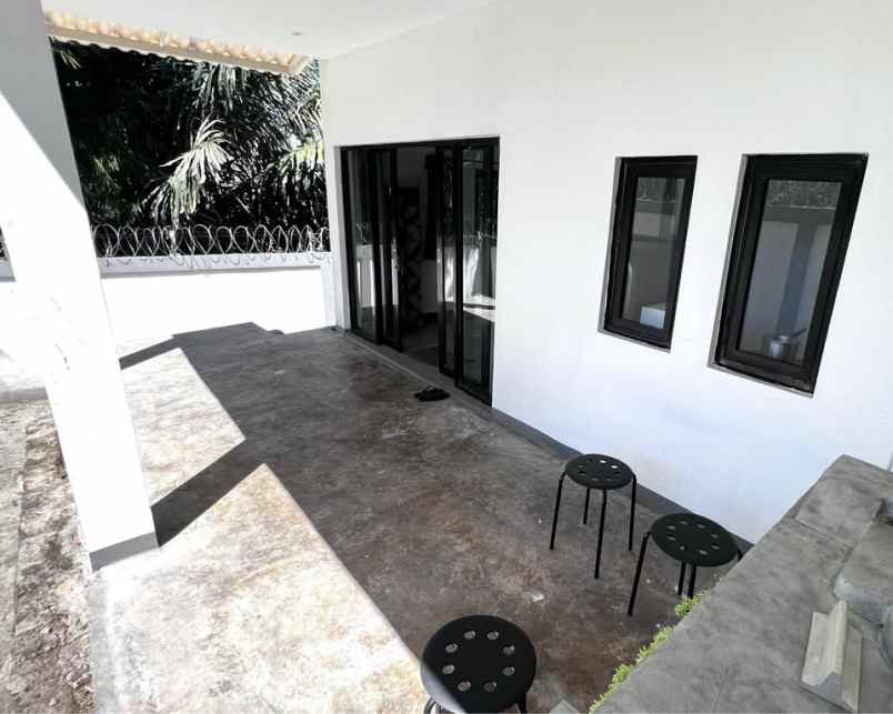 dijual rumah komplek mega regency