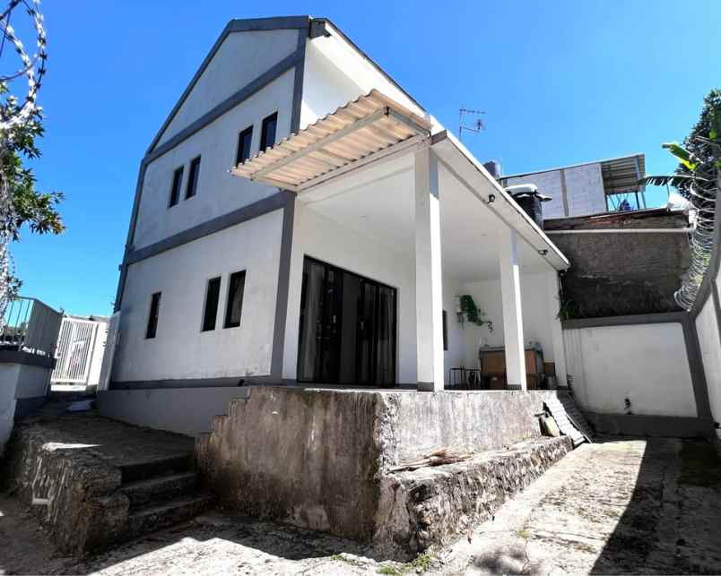 dijual rumah komplek mega regency