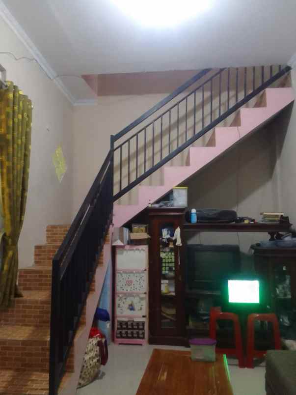 dijual rumah komplek pakusarakan cipageran