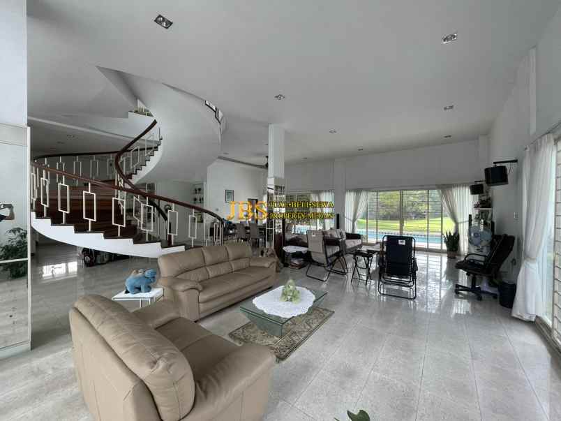 dijual rumah komplek royal sumatra