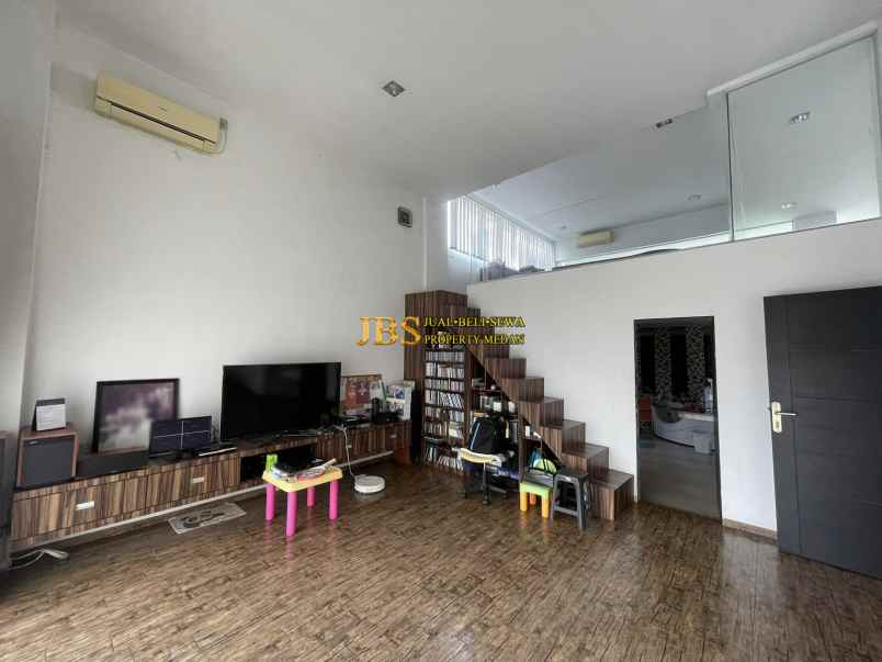 dijual rumah komplek royal sumatra