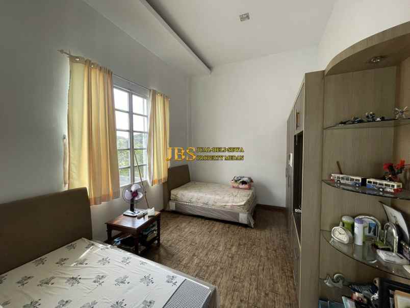 dijual rumah komplek royal sumatra