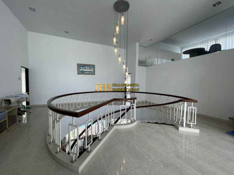 dijual rumah komplek royal sumatra