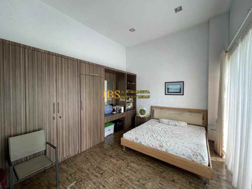 dijual rumah komplek royal sumatra