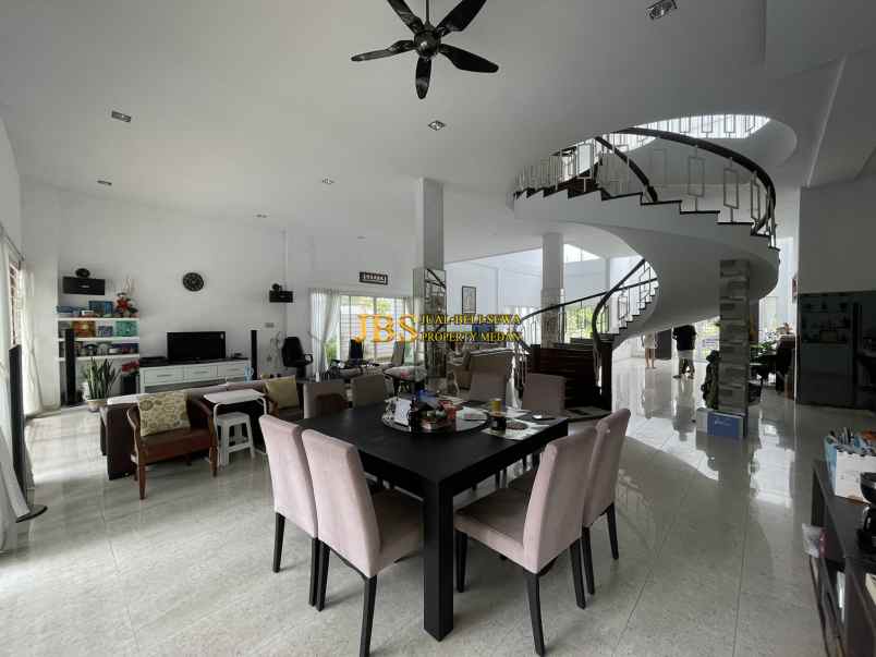 dijual rumah komplek royal sumatra