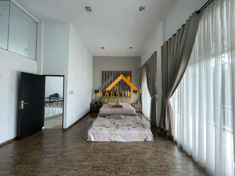 dijual rumah komplek royal sumatra