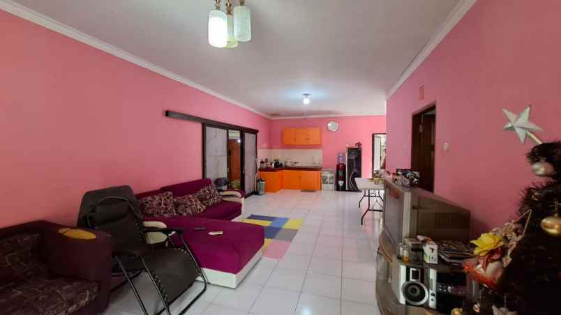 dijual rumah komplek sariwangi