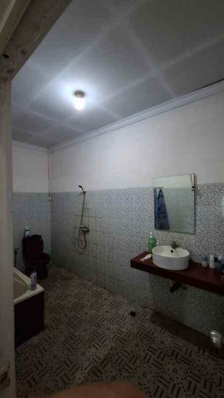 dijual rumah komplek sariwangi