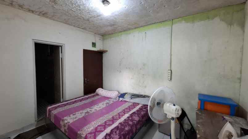 dijual rumah komplek sariwangi