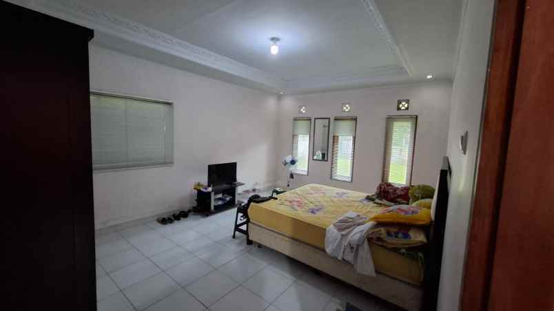 dijual rumah komplek sariwangi