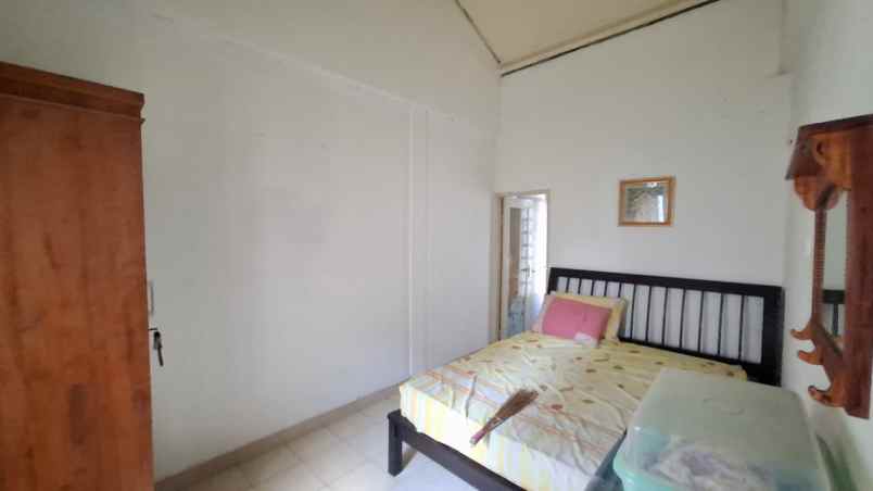 dijual rumah komplek sariwangi