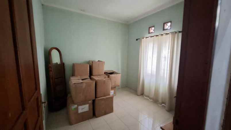 dijual rumah komplek sariwangi